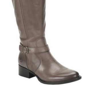 Brand New in box! Born Cosna Grey Full Grain F7112